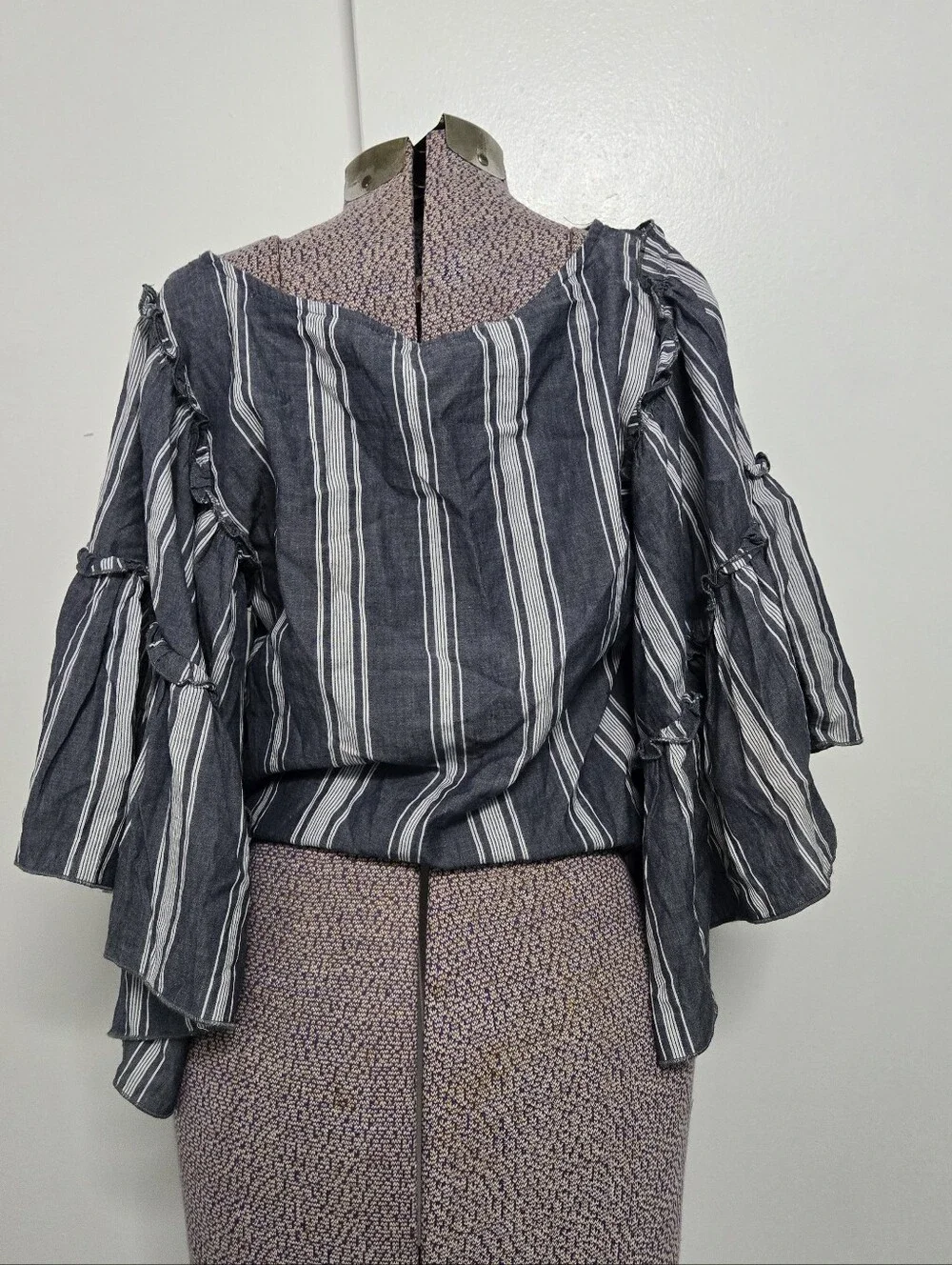 Hollister Flare Sleeve Striped Blue Lightweight Cropped Top Women’s Size Small